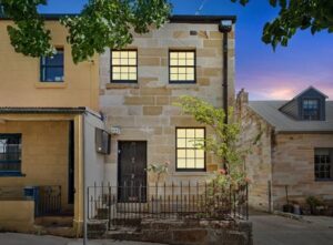 Workers sandstone cottage, Gipps Street